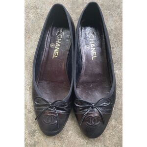 Authentic Chanel leather  classic ballerina flats Size 38